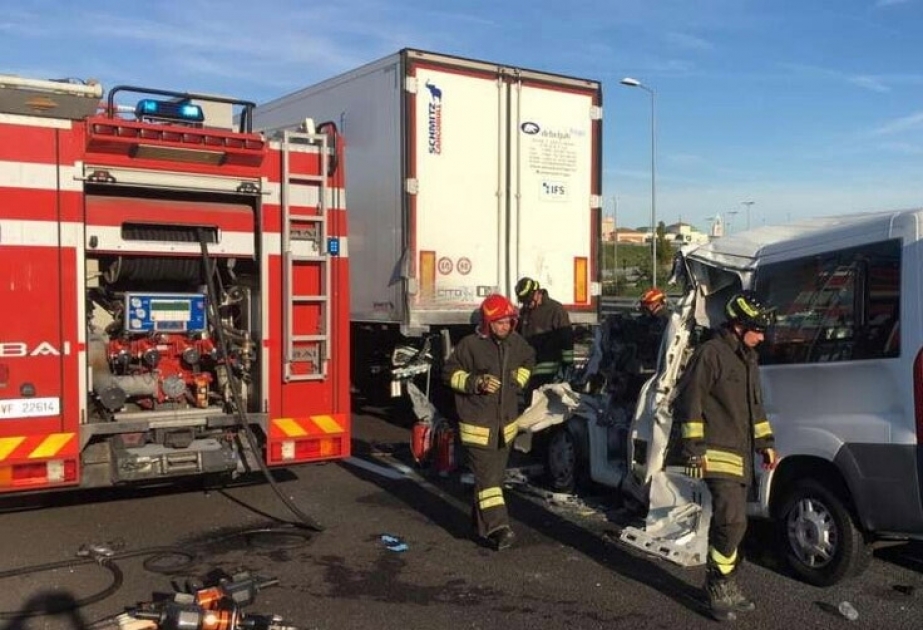 Six killed as van crashes into lorry in Italy