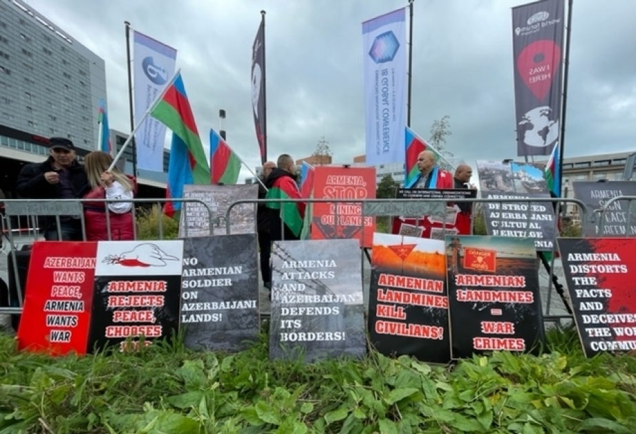 Azerbaijani diaspora representatives hold peaceful rally outside Armenian embassy in Netherlands