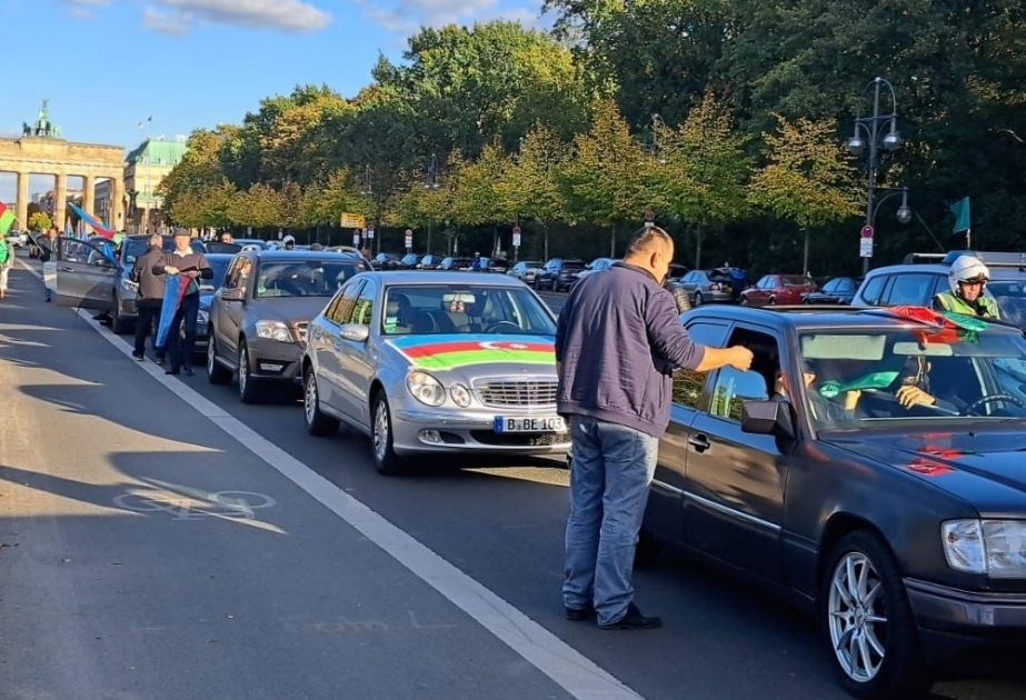 В Берлине прошел автопробег в знак протеста против военных преступлений Армении
