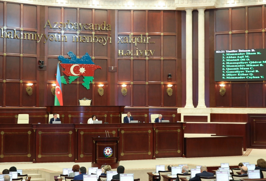 Обладатели дипломатических паспортов в Азербайджане и Камбодже освобождены от визовых требований