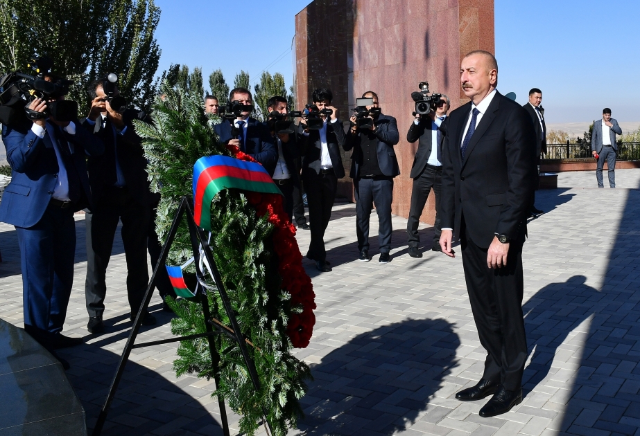 Президент Ильхам Алиев посетил Национальный историко-мемориальный комплекс «Ата-Бейит» в Бишкеке ОБНОВЛЕНО ВИДЕО