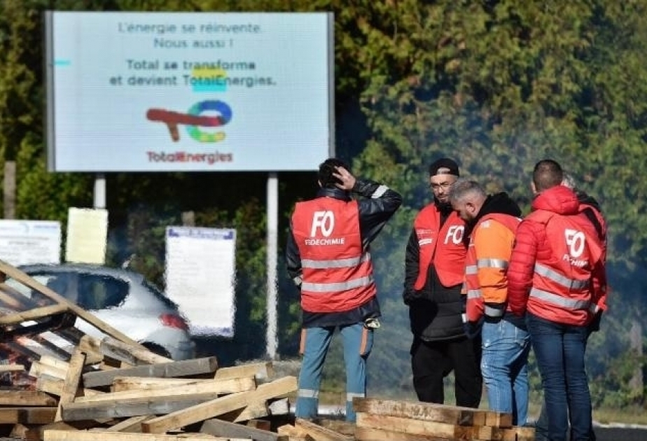 Fears of fuel shortage growing in France as strikes at refineries continue