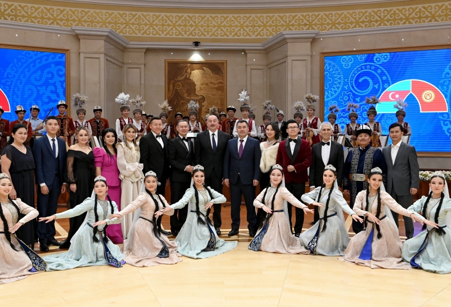 El Presidente de Kirguistán ofreció una recepción oficial en honor del presidente de Azerbaiyán