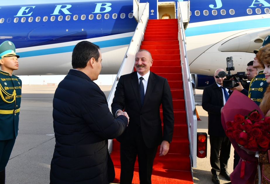 Präsident Ilham Aliyev zu Arbeitsbesuch in Kasachstan eingetroffen VIDEO