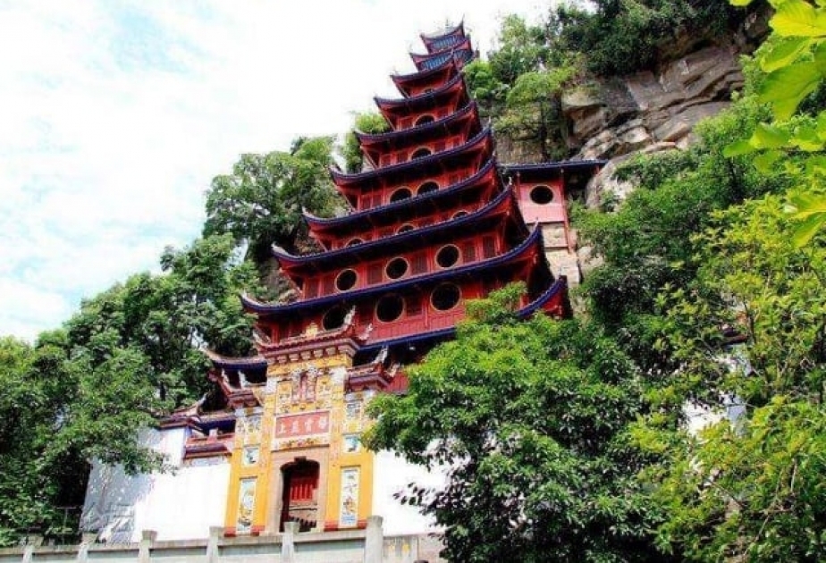 Shibaozhai Pagoda – bright pearl on China’s longest River Yangtze