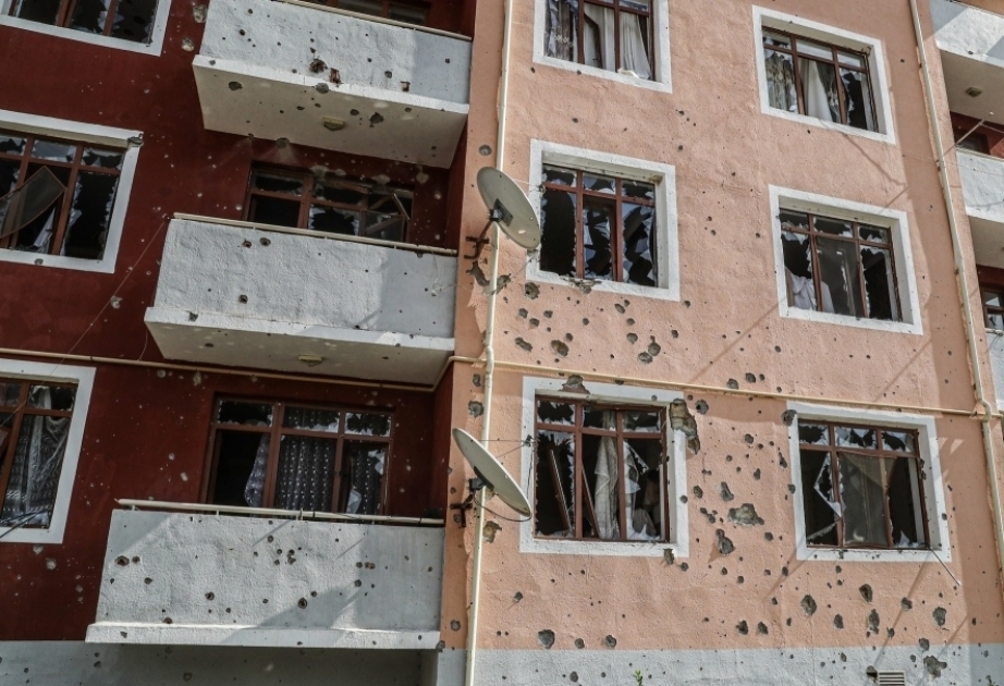 El 12 de octubre de 2020. Armenia bombardeó un complejo de viviendas construido para los desplazados internos en Tartar