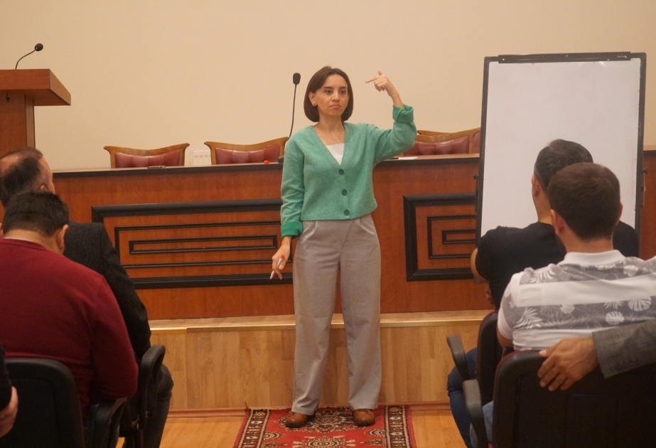 Hakimlər üçün “Stresin idarə olunması” mövzusunda təlim keçirilib