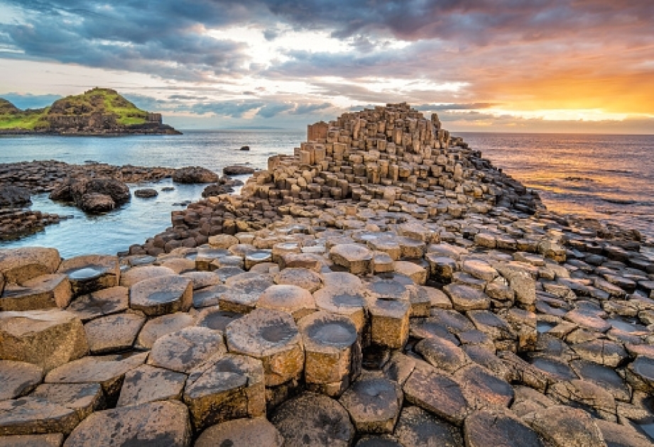 Giant’s Causeway – Northern Ireland`s basalt columns of volcanic eruptions