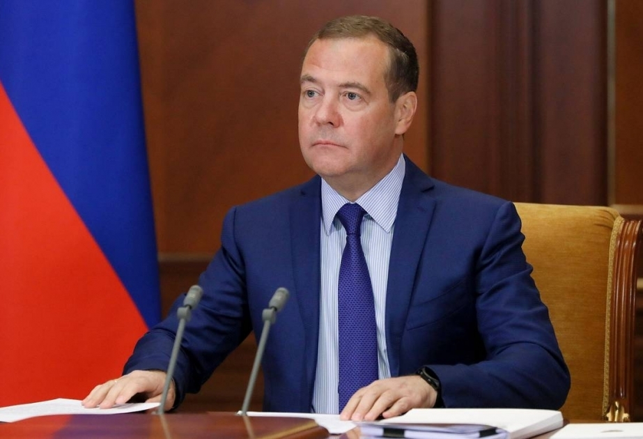Dmitri Medvedev Fransa Prezidentinə cavab verib