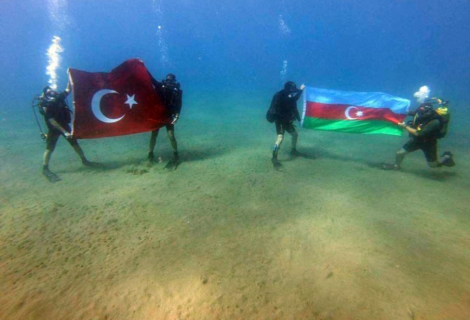 Azərbaycan və Türkiyə Hərbi Dəniz Qüvvələrinin xüsusi təyinatlılarının iştirak etdiyi birgə təlim başa çatıb VİDEO