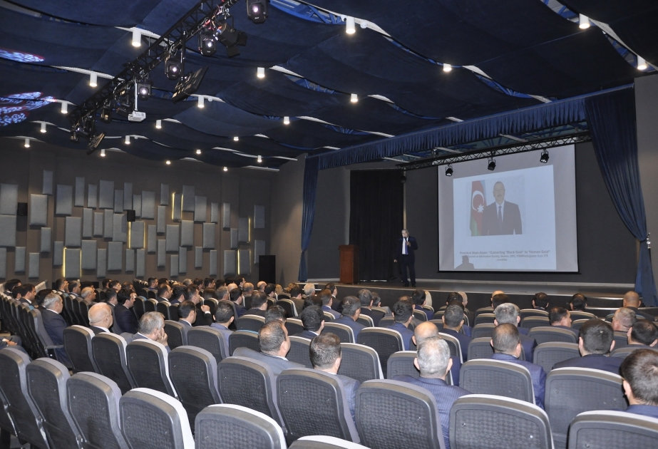 Se organizan cursos de desarrollo de capacidades con la participación de funcionarios de la región económica de Karabaj