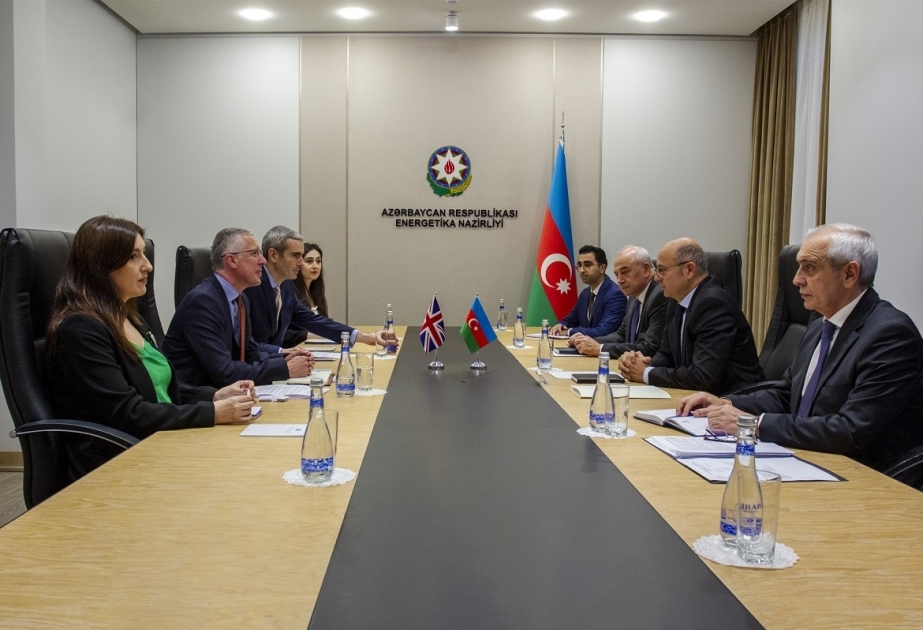 Azerbaiyán y Reino Unido estudian la cooperación en el sector energético