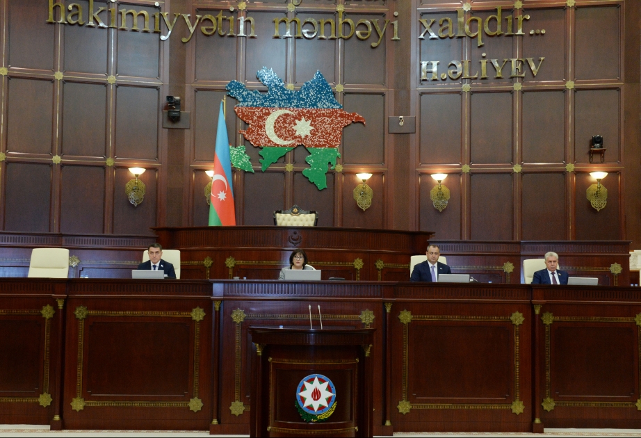 Milli Məclisin plenar iclasında 21 məsələ müzakirə olunub
