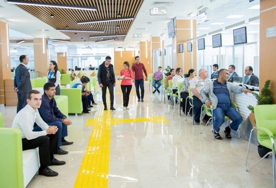 Üç rübdə hər bir ölkə sakini 560,9 manatlıq ödənişli xidmətlərdən yararlanıb