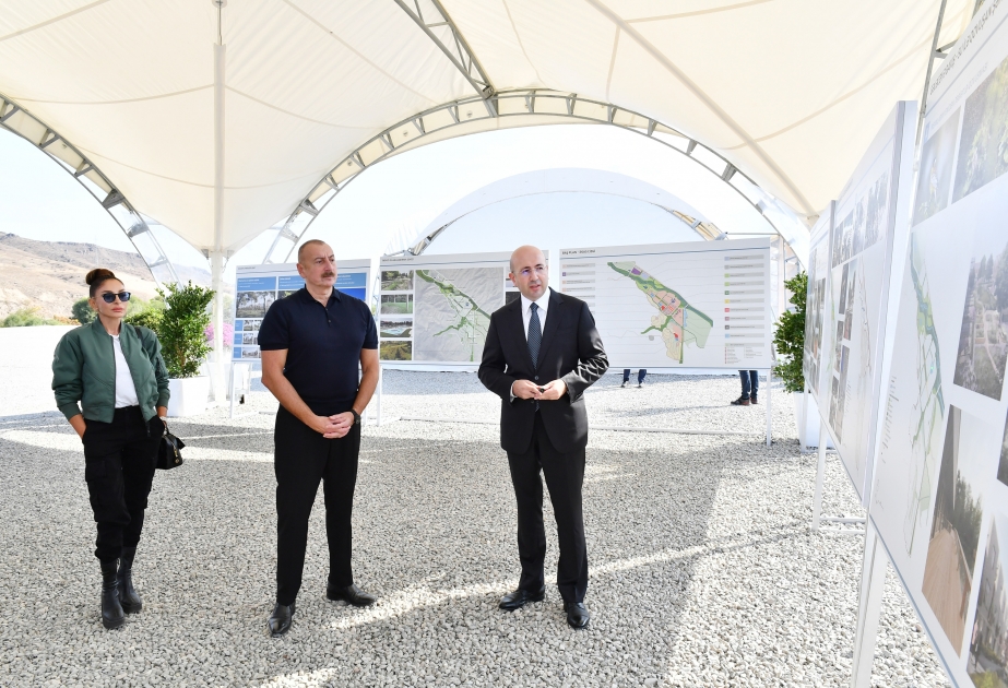 El presidente de Azerbaiyán y la primera dama visitan los distritos de Jabrail y Gubadli