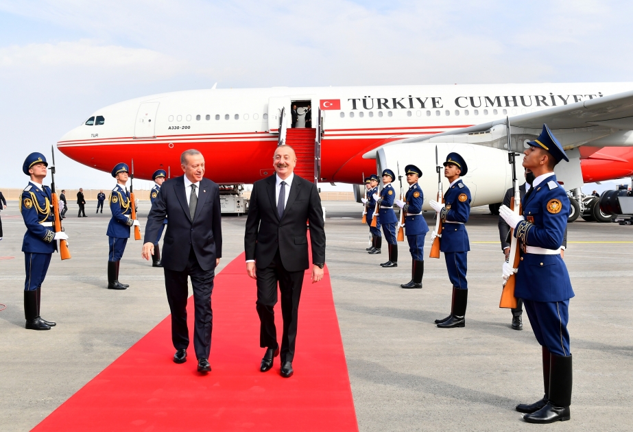 Le président turc Recep Tayyip Erdogan entame une visite officielle en Azerbaïdjan Première cérémonie d’accueil officiel à l’Aéroport international de Zenguilan VIDEO