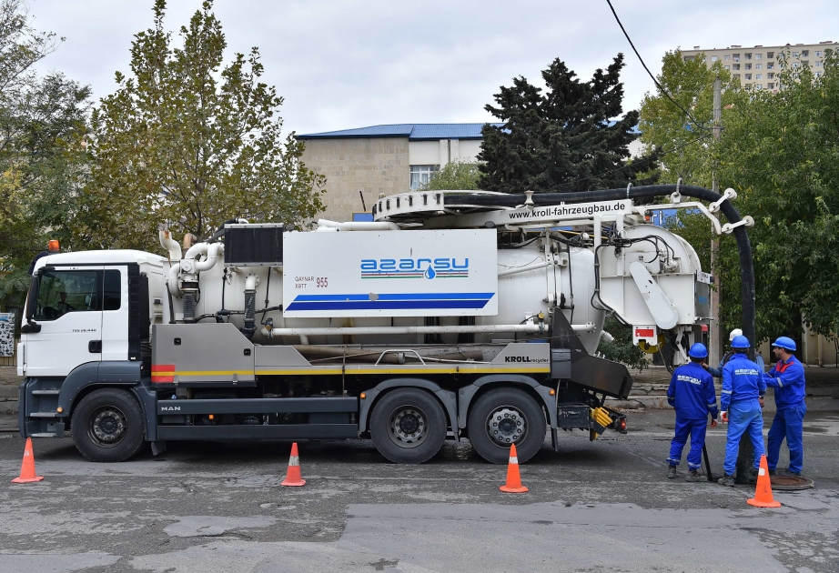 “Azərsu” tərəfindən kollektorlar və baxış quyularında təmizləmə işləri aparılır