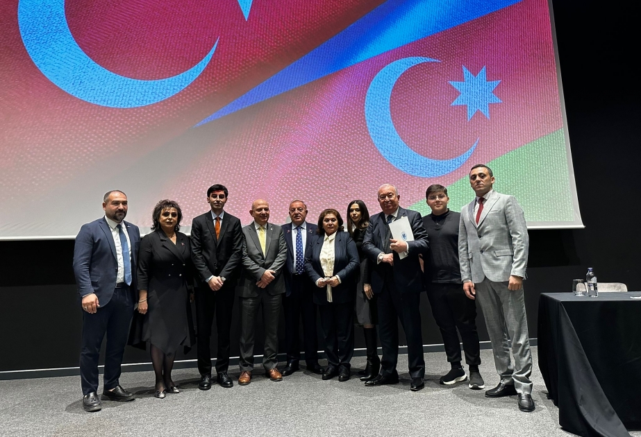 İstanbulda ümummilli lider Heydər Əliyevin anadan olmasının 100 illiyi ilə əlaqədar tədbir keçirilib