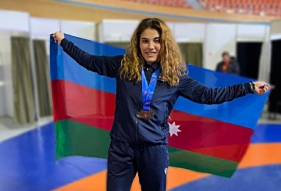 Luchadora azerbaiyana consigue la plata mundial