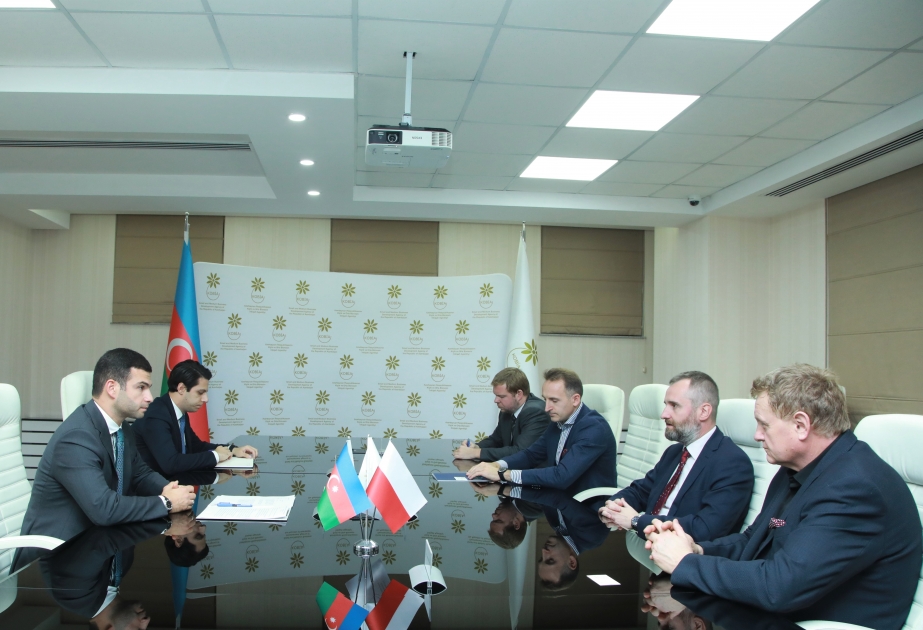 Azerbaiyán y Polonia analizan organizar misiones comerciales