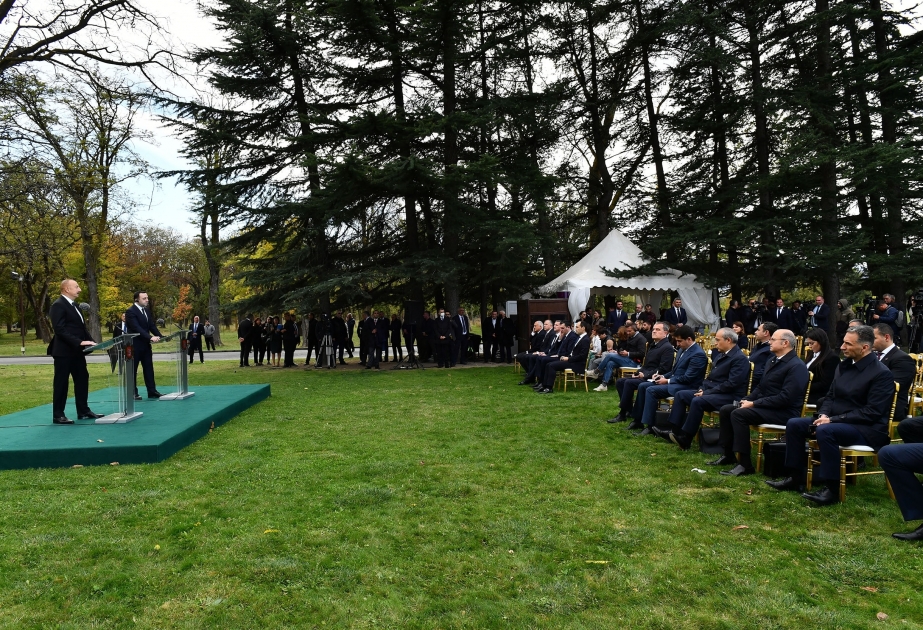 Ilham Aliyev: "Creemos que ha llegado el momento de que Azerbaiyán y Armenia firmen un tratado de paz".