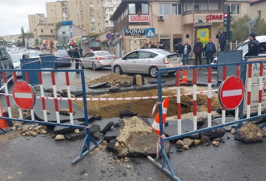 На магистральном водопроводе в Баку произошла авария