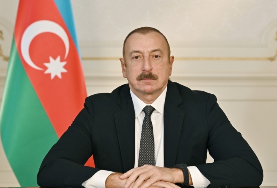 El Presidente Ilham Aliyev se dirige a los participantes del Congreso de la Unión de Escritores de Azerbaiyán