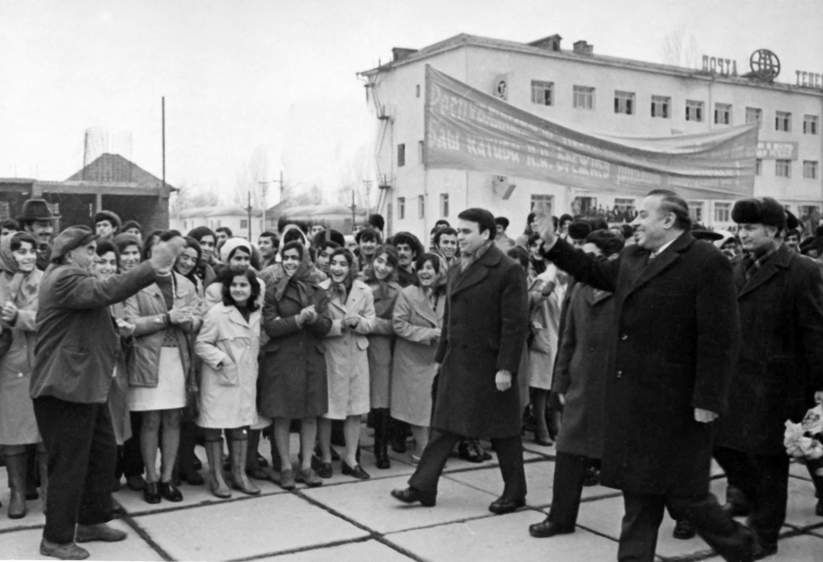 Xalqa bağışlanmış ömürdən anlar: 1976-cı il