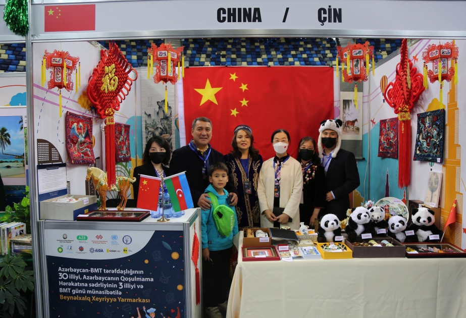 驻阿塞拜疆大使郭敏出席国际慈善义卖活动