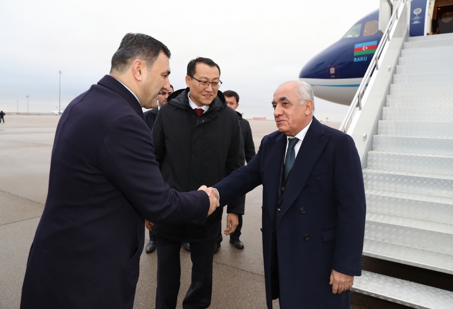 Премьер-министр Али Асадов прибыл с рабочим визитом в Казахстан