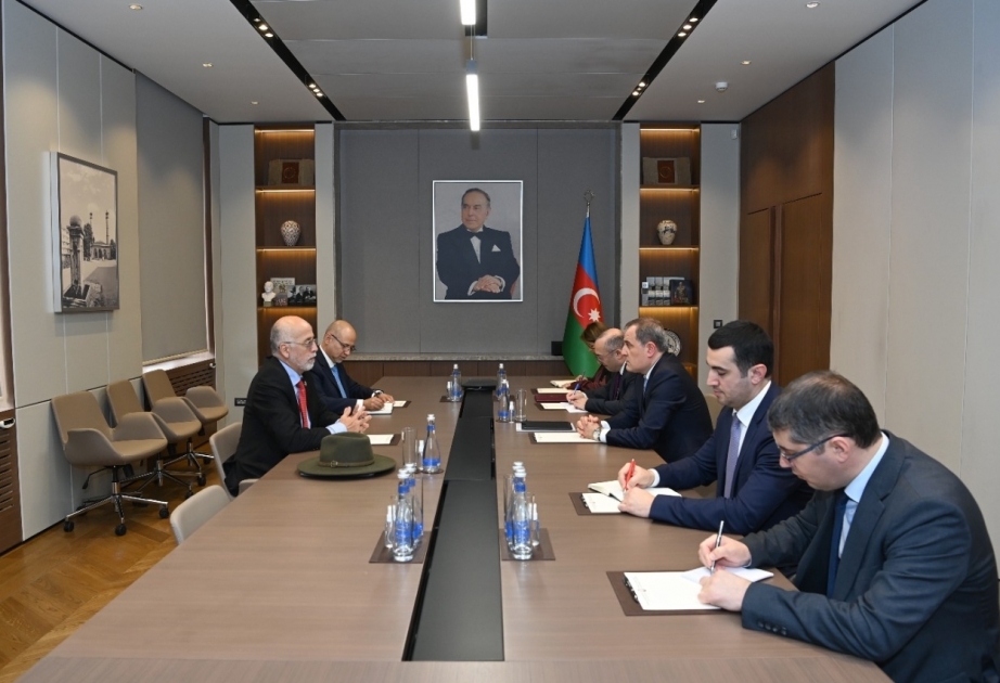 Ministro de Asuntos Exteriores de Azerbaiyán se reúne con el Embajador de México