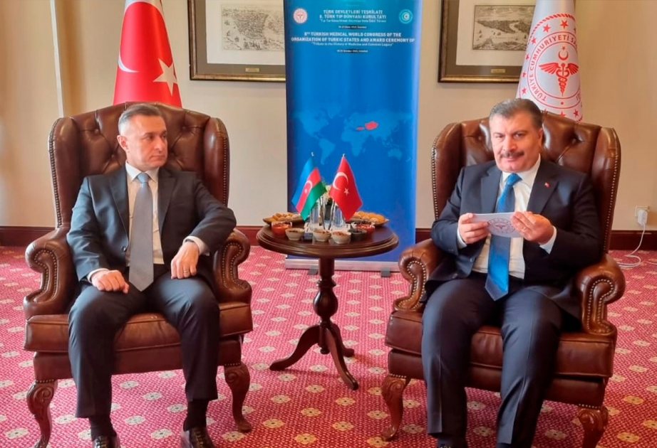 Ministro de Sanidad de Azerbaiyán celebra reuniones bilaterales en el marco del Congreso Médico del Mundo Túrquico