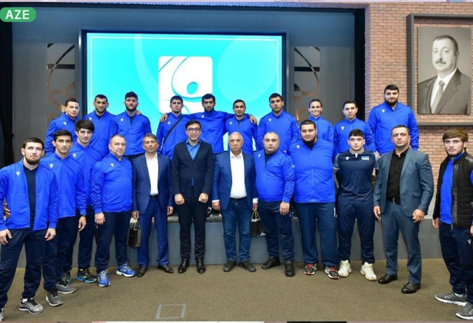 Ministro de Deportes de Azerbaiyán se reúne con los atletas ganadores
