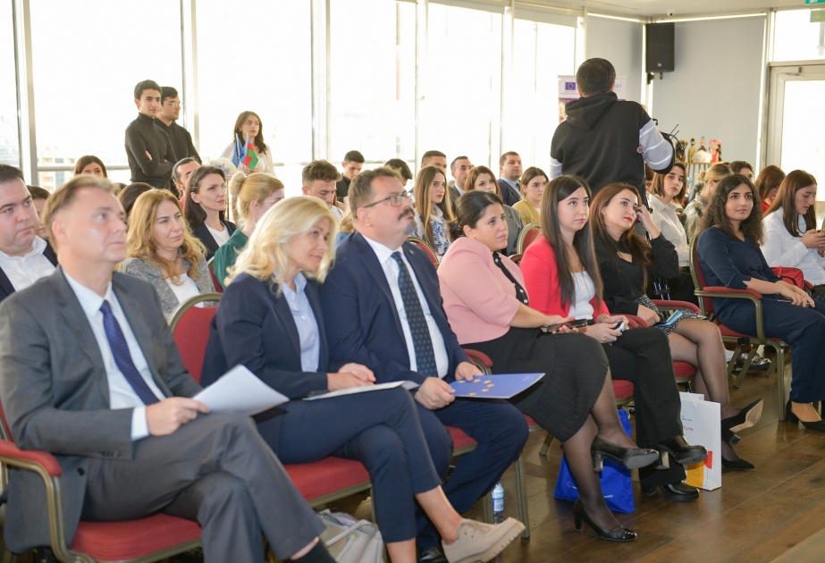Tibb tələbələri Gənclər üçün “Açıq qapı” günündə iştirak edib