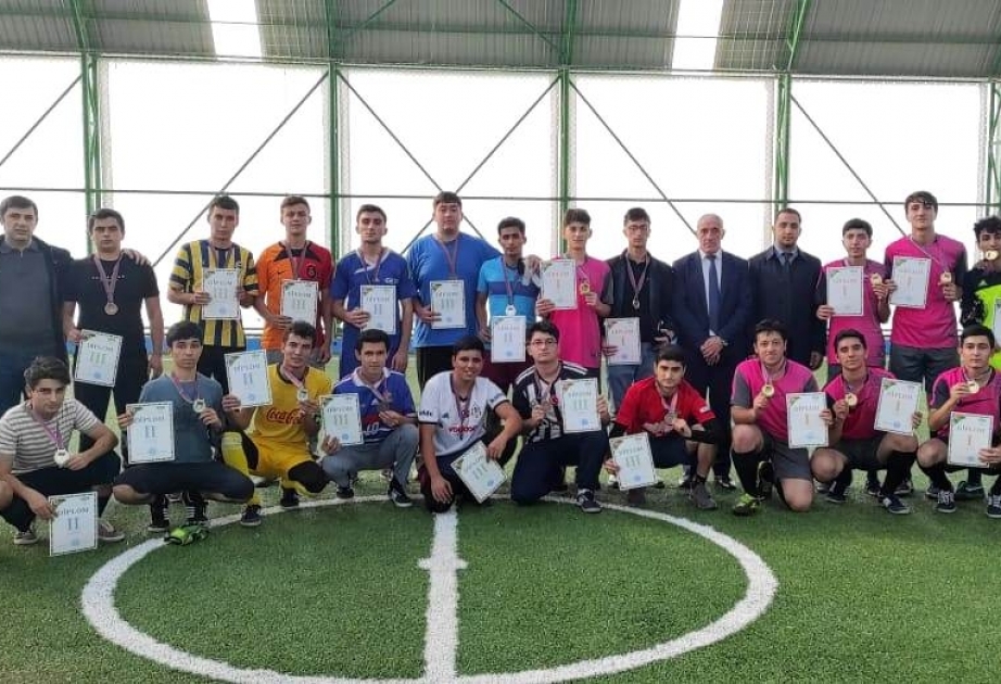 Zəfər Gününə həsr olunmuş minifutbol turnirinin qalibləri müəyyənləşib
