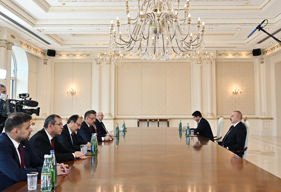 الرئيس إلهام علييف يجتمع مع نائب رئيس تركيا (محدث)