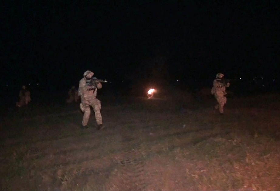 Les forces spéciales ont rempli des tâches pendant la nuit lors des exercices organisés dans le sud du pays