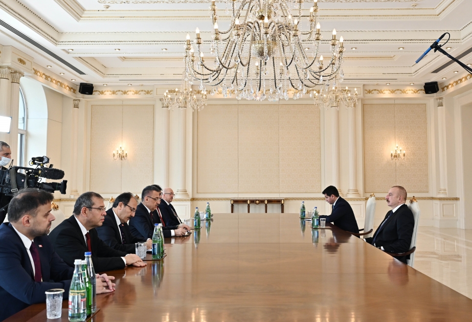 El Presidente de Azerbaiyán recibió al Vicepresidente de Türkiye