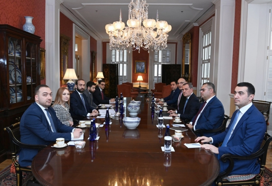 Проходит встреча министров иностранных дел Азербайджана и Армении
