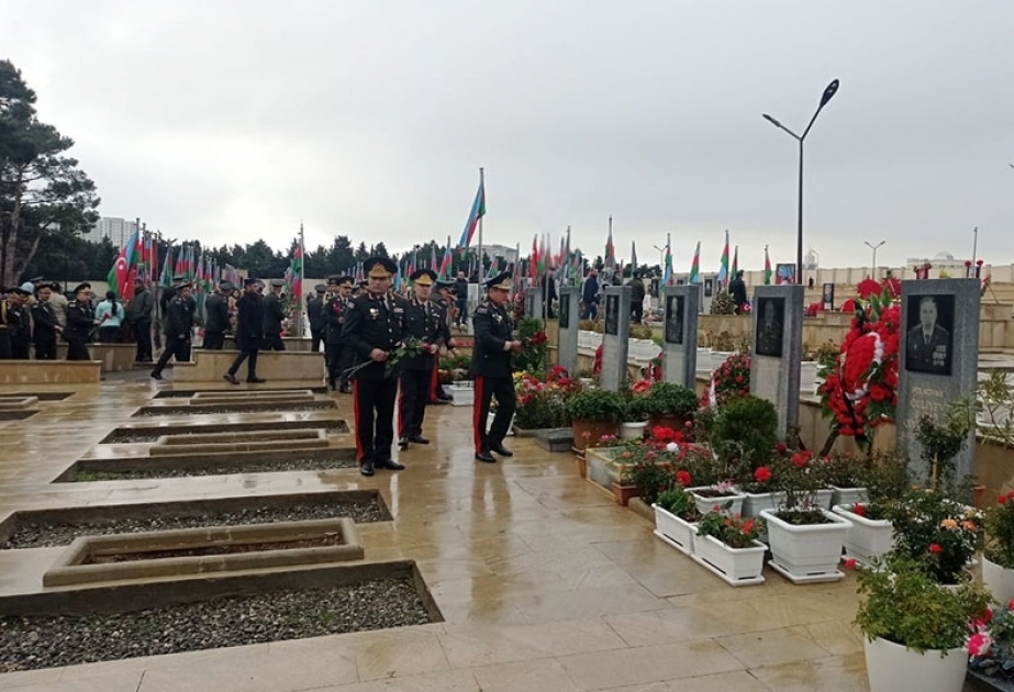 Azerbaijani Defense Ministry’s leadership visits Second Alley of Martyrs