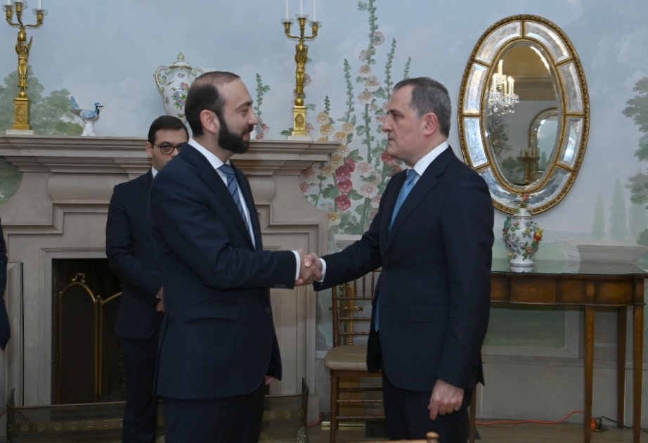 El ministro de Asuntos Exteriores de Azerbaiyán instó a su homólogo de Armenia a abstenerse de realizar acciones que socaven el proceso de paz
