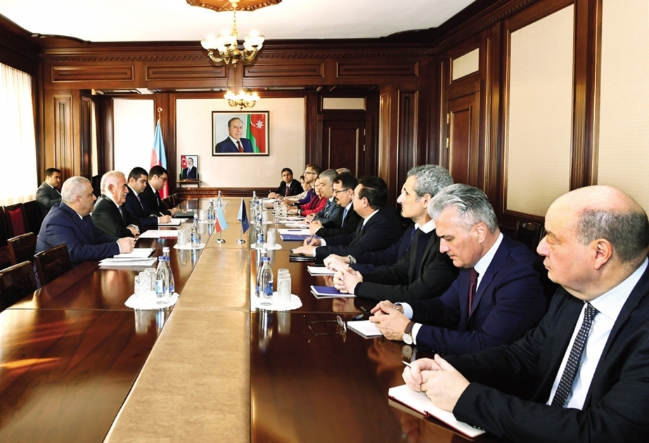 在纳希切万自治共和国最高议会举行会晤
