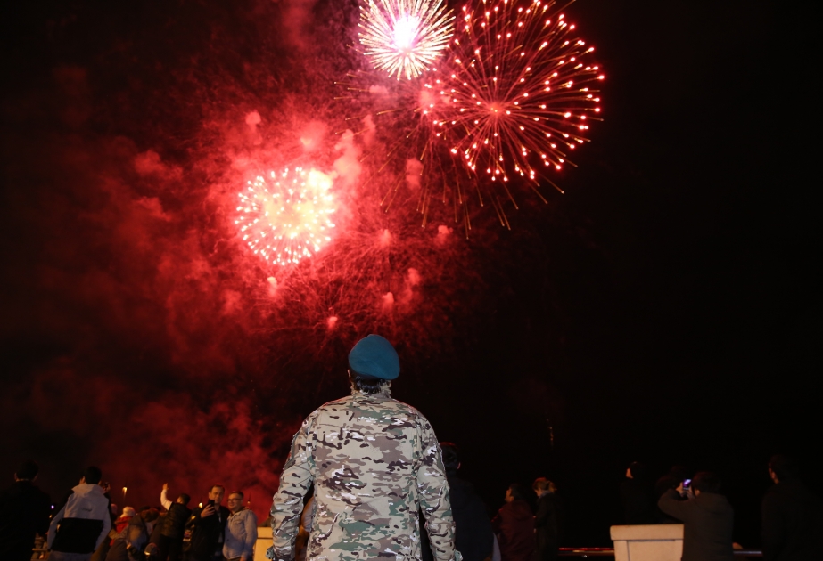 Bakú acoge el concierto y un gran espectáculo de fuegos artificiales con motivo del Día de la Victoria