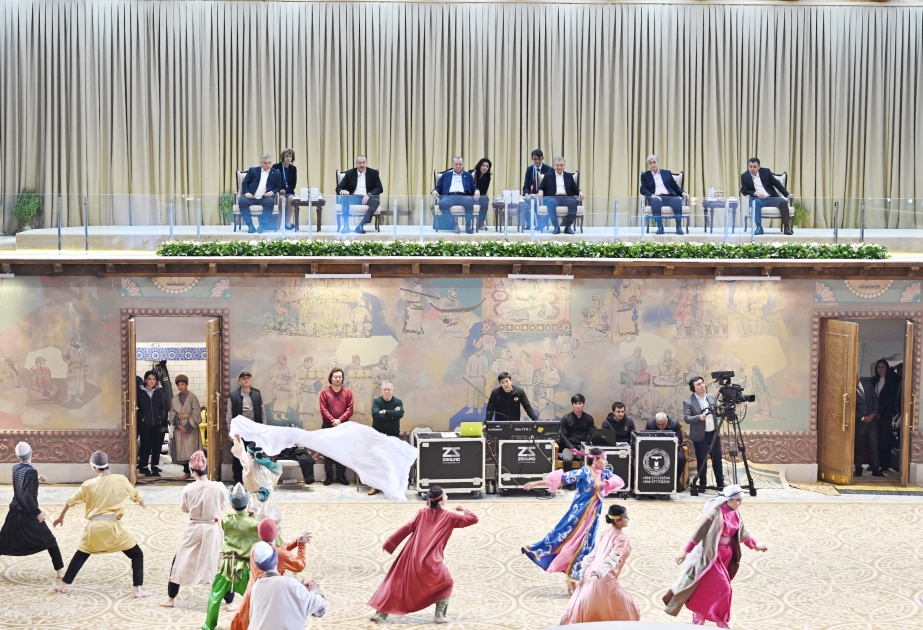 Səmərqənddəki “Əbədi şəhər” kompleksində Türk Dövlətləri Təşkilatına üzv ölkələrin folklor ifalarının təqdimatı olub  Azərbaycan Prezidenti İlham Əliyev tədbirdə iştirak edib VİDEO