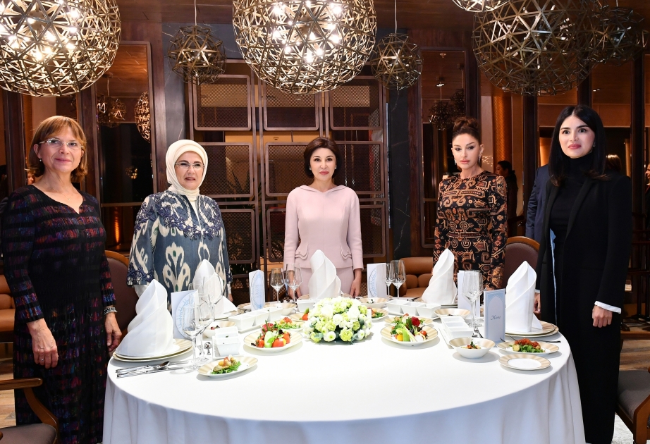 La Primera Dama de Azerbaiyán asistió a la cena organizada en Samarcanda