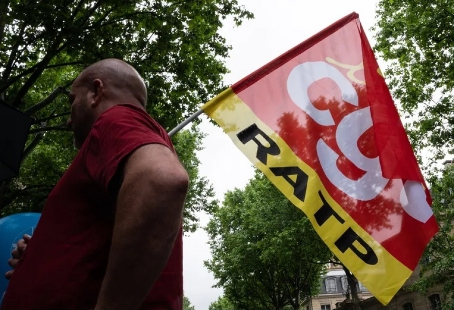 Workers stage massive general strike in France