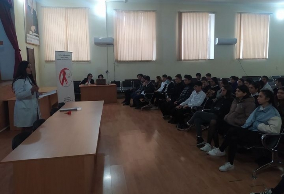 45 nömrəli tam orta məktəbdə “QİÇS-ə qarşı mübarizə” mövzusunda maarifləndirici tədbir keçirilib
