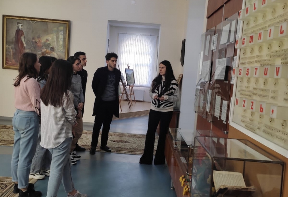 Tələbələr Xalq Təhsil Muzeyinə ekskursiya edib