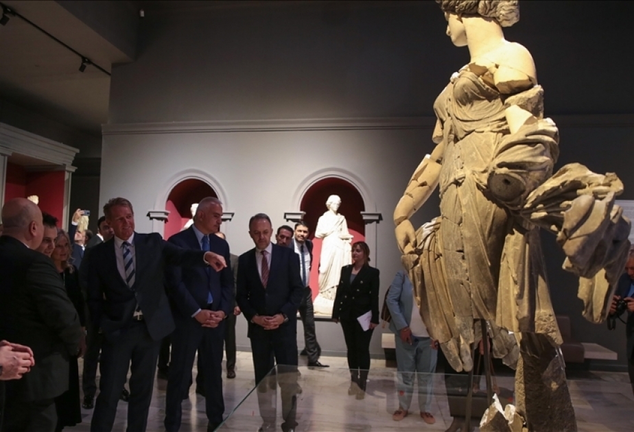 US returns 6 historical artifacts to Türkiye