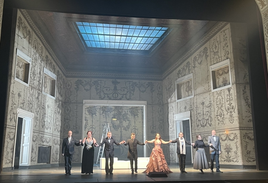 El director nacional y los artistas de ópera letones obtienen un éxito asombroso